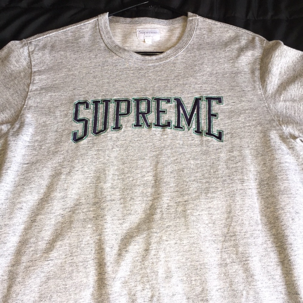 Supreme tee size L